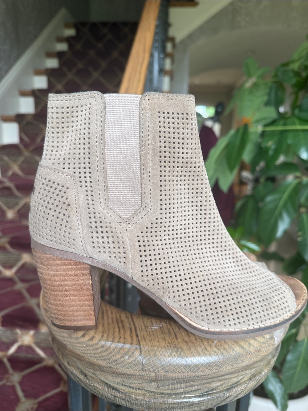 COMS MAJORCA ladies size 8 Peep sandal very good condition size 8